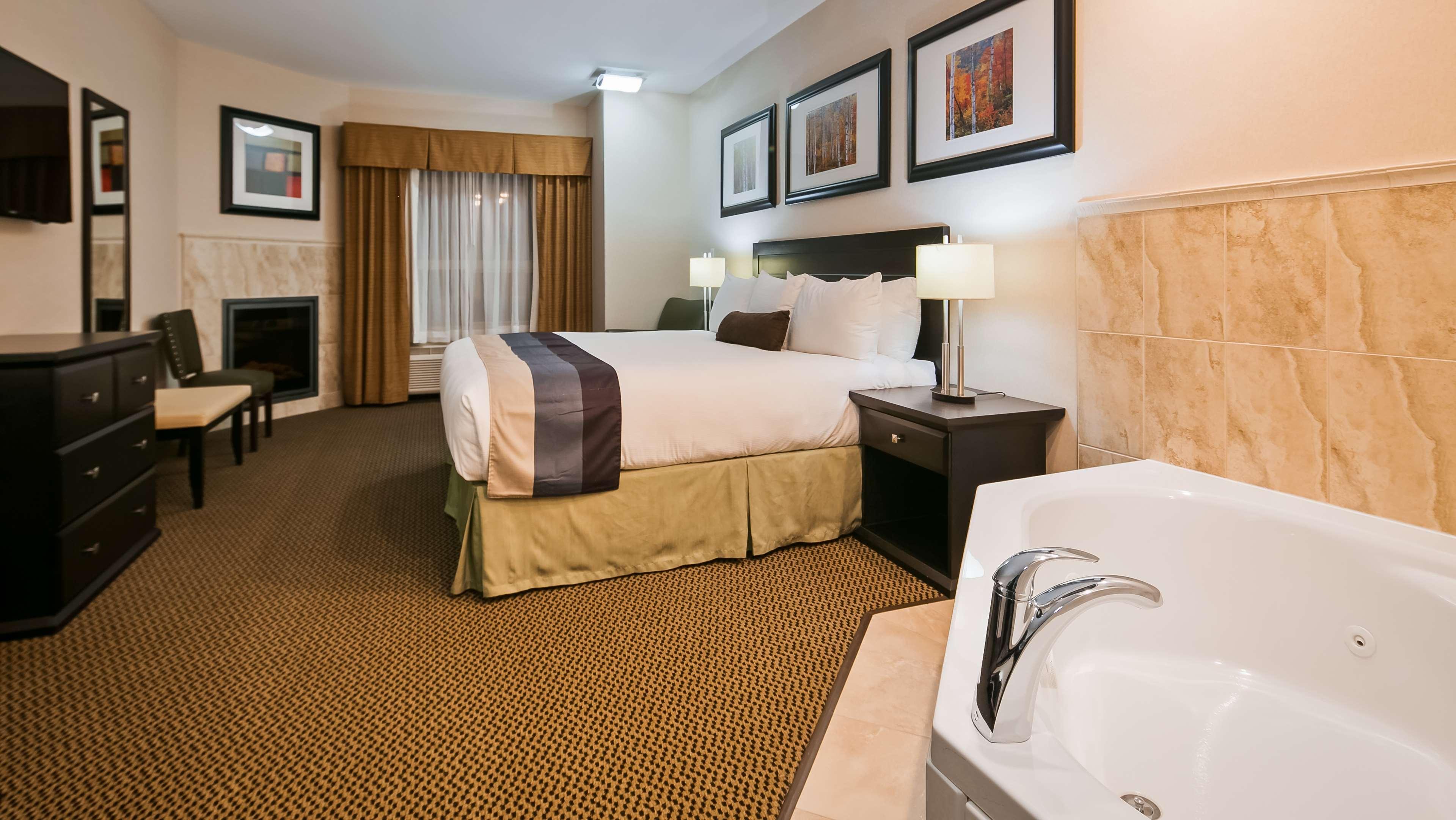 Best Western Wainwright Inn & Suites Buitenkant foto