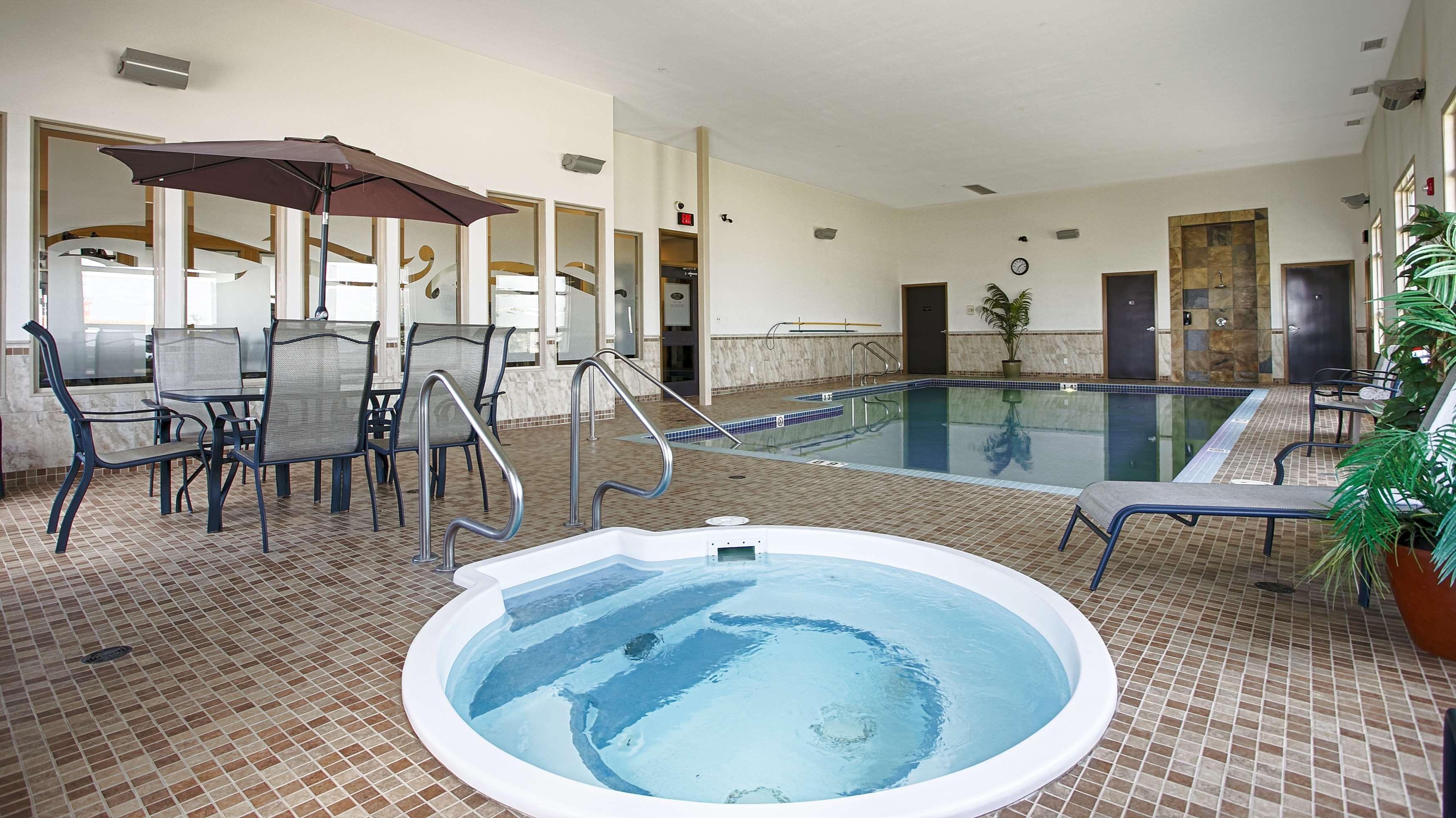 Best Western Wainwright Inn & Suites Buitenkant foto