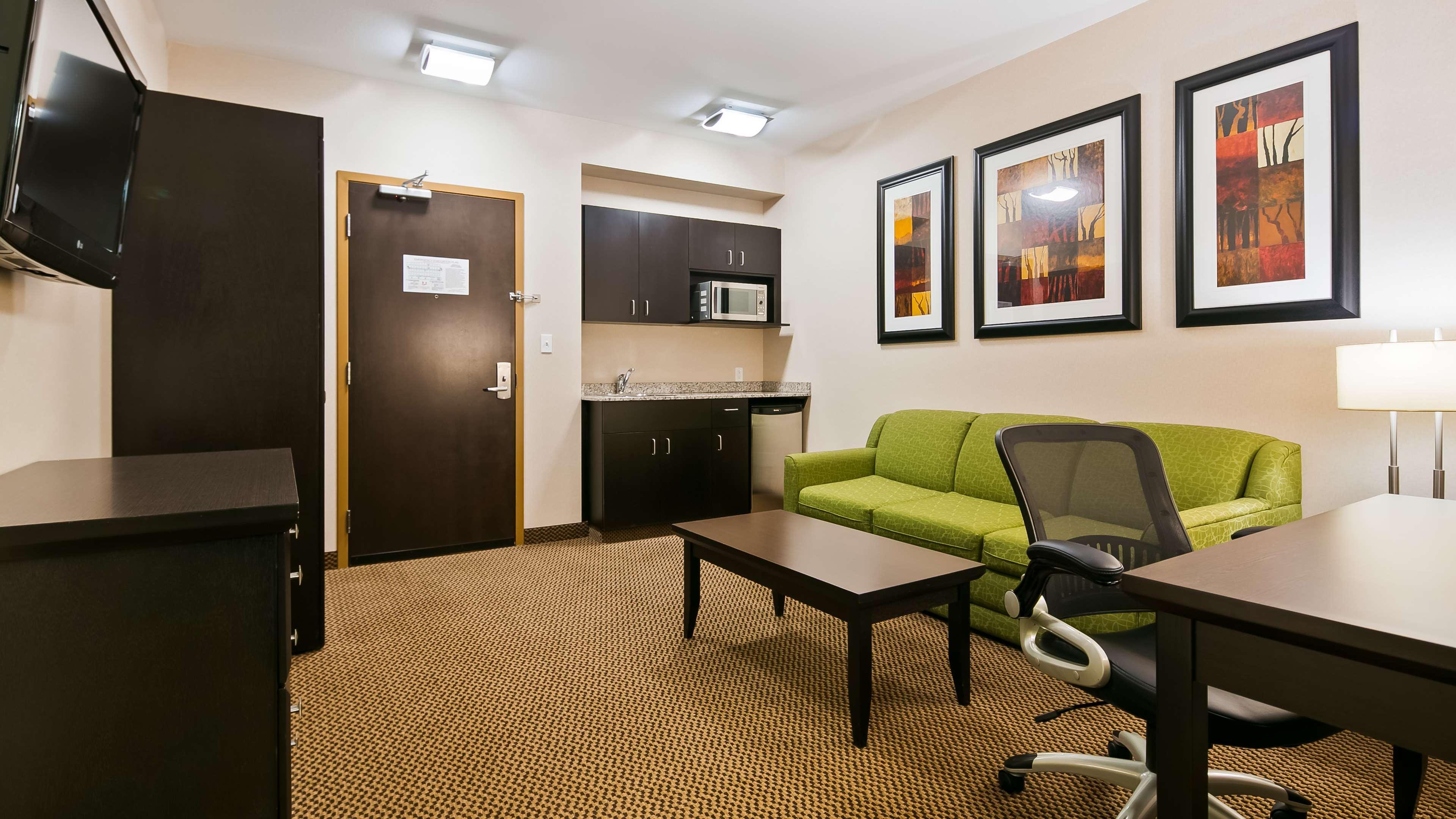 Best Western Wainwright Inn & Suites Buitenkant foto