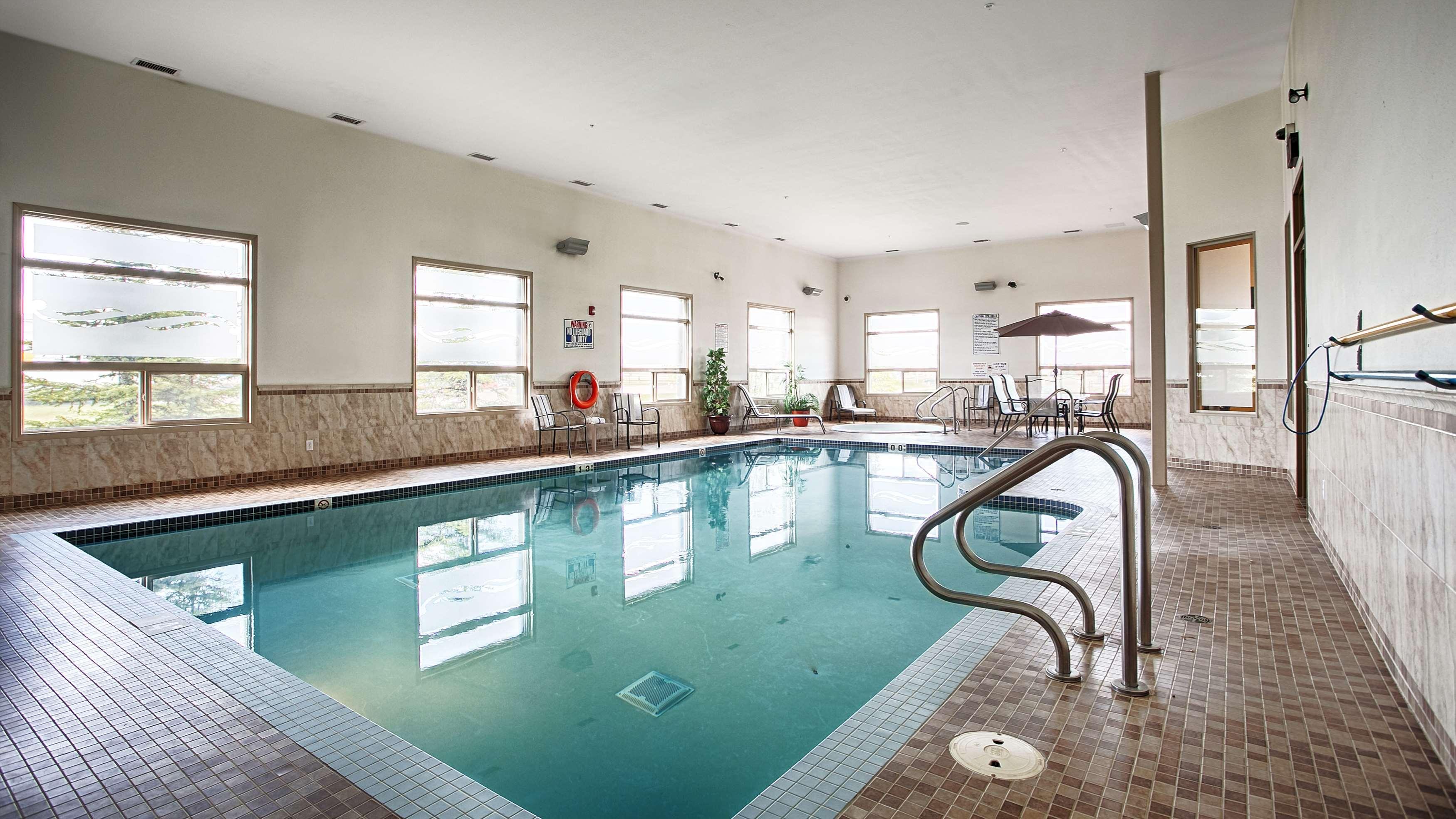 Best Western Wainwright Inn & Suites Buitenkant foto