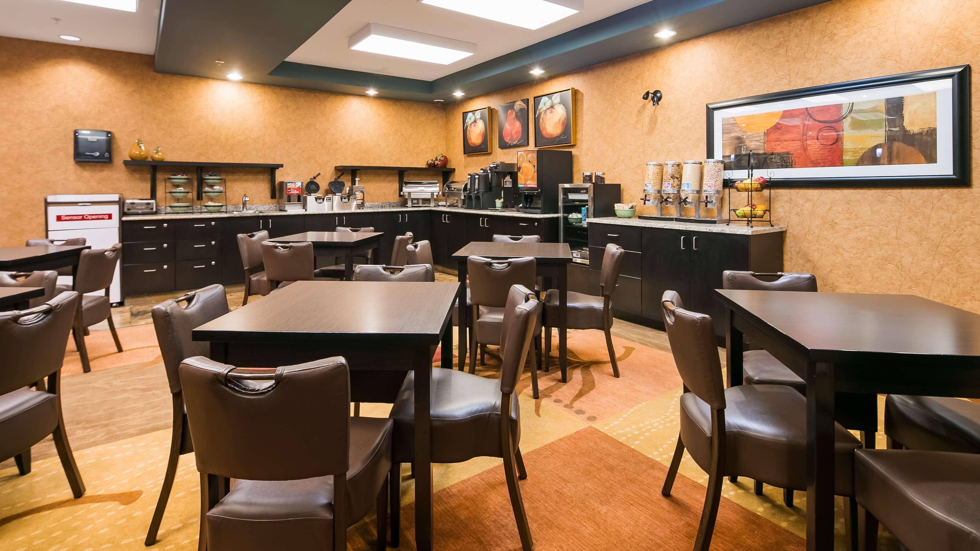 Best Western Wainwright Inn & Suites Buitenkant foto