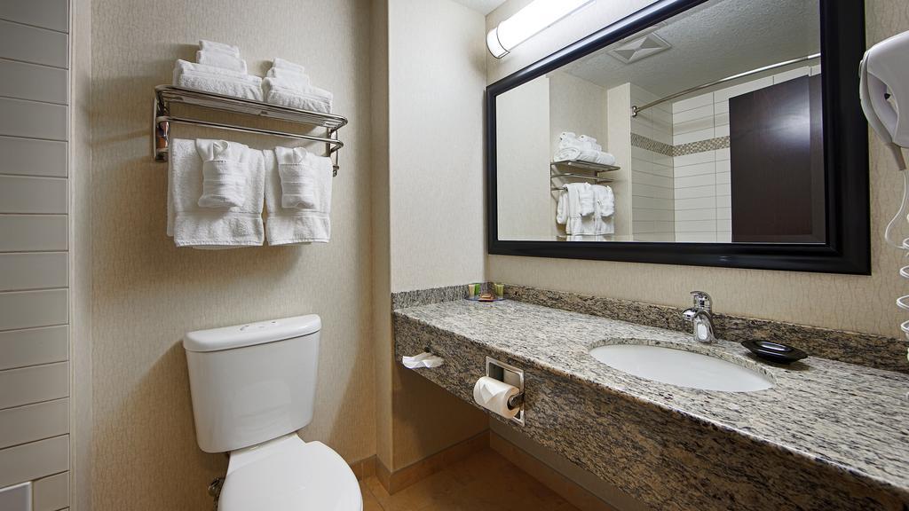 Best Western Wainwright Inn & Suites Buitenkant foto