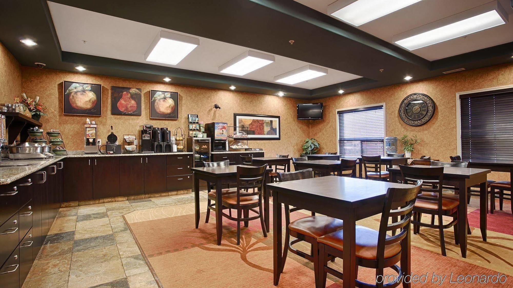 Best Western Wainwright Inn & Suites Buitenkant foto